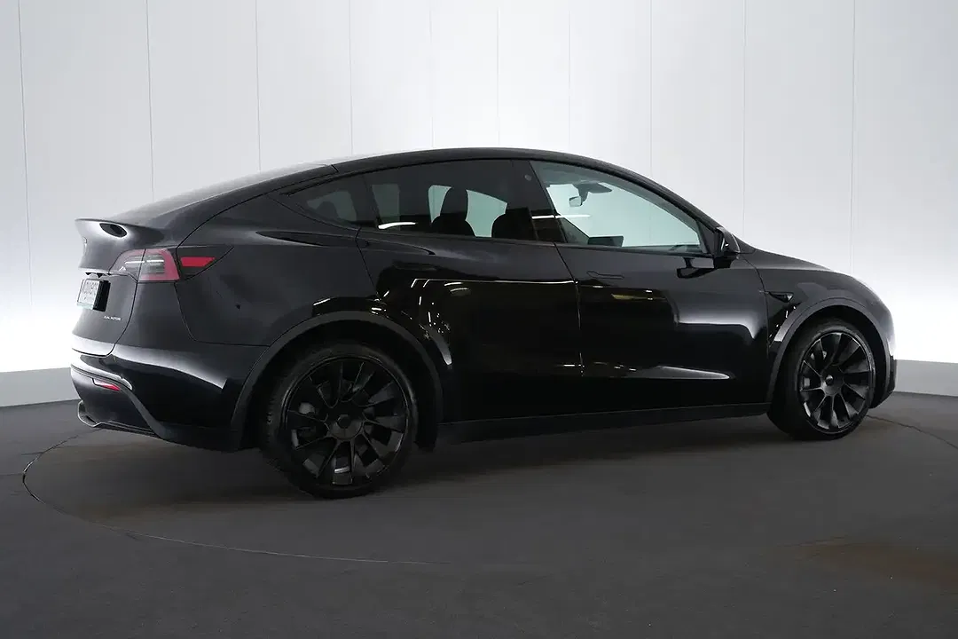 Tesla Model Y Dual Motor Long Range - Thumbnail 27