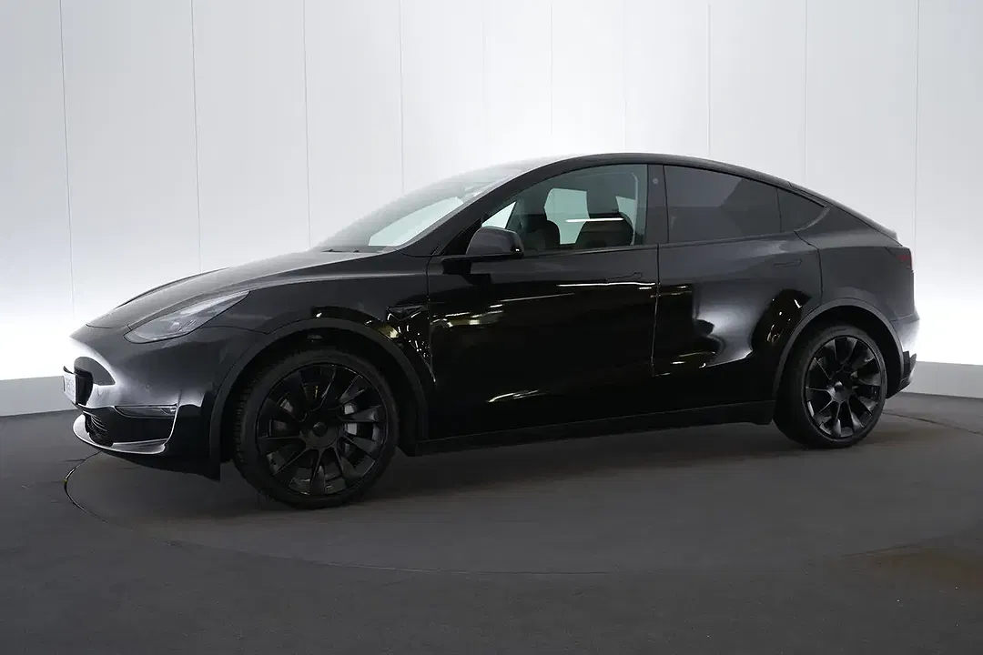 Tesla Model Y Dual Motor Long Range - Thumbnail 5