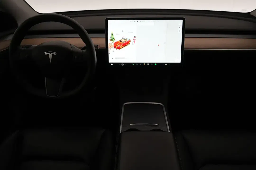 Tesla Model Y Dual Motor Long Range - Thumbnail 6