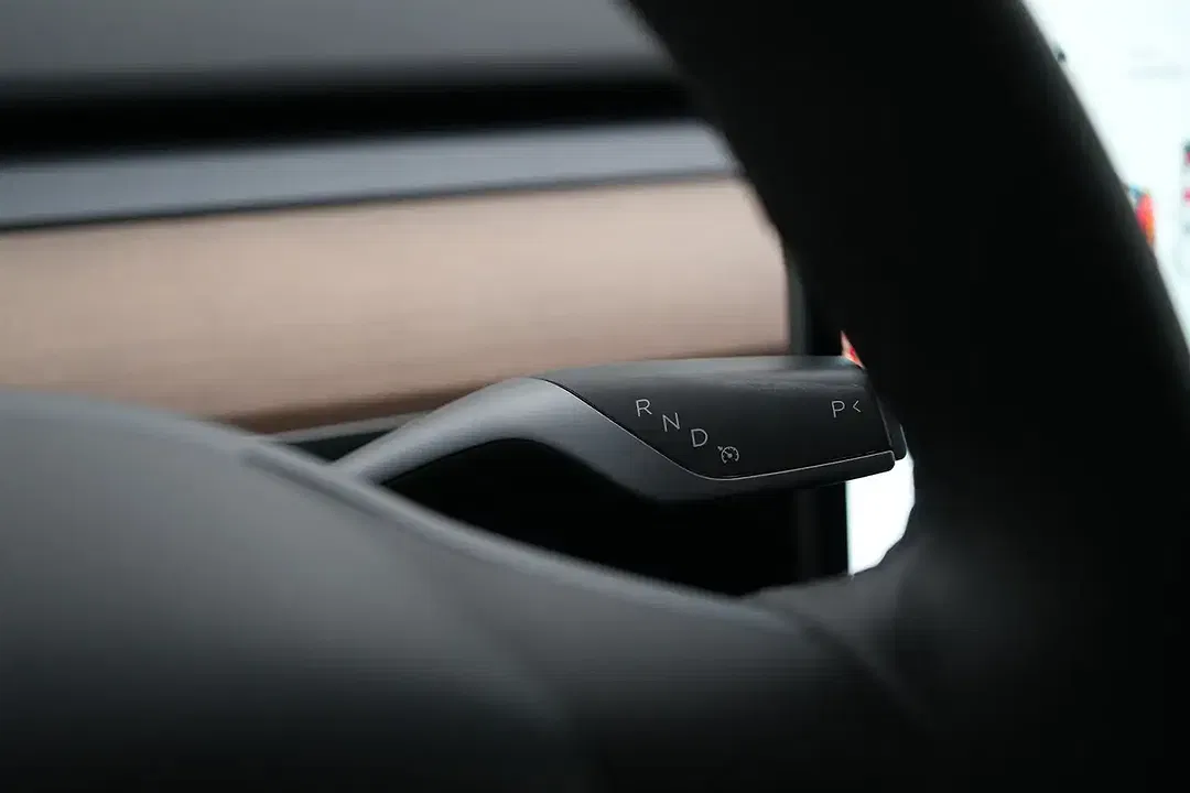 Tesla Model Y Dual Motor Long Range - Thumbnail 9