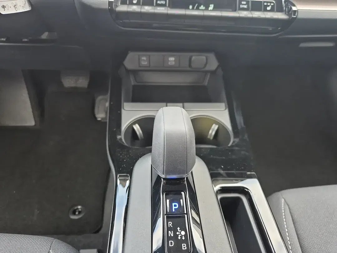 Toyota Prius PHEV Executive - Thumbnail 12