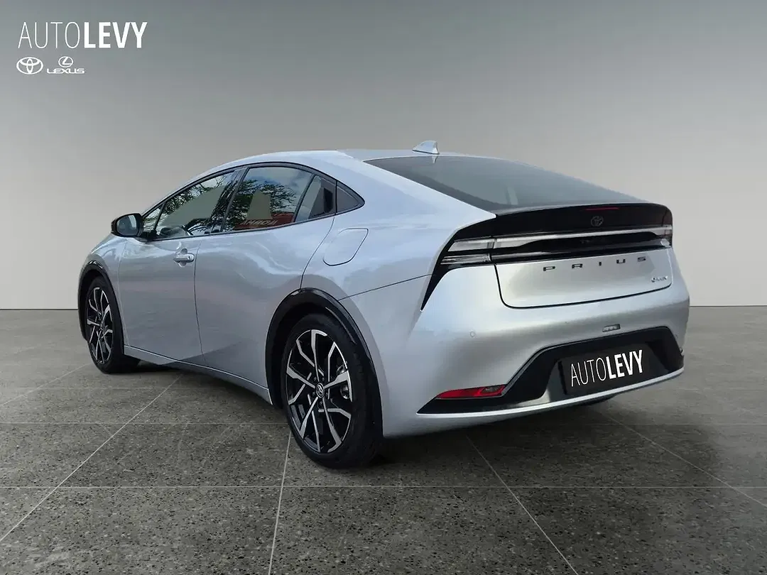 Toyota Prius PHEV Executive - Thumbnail 4