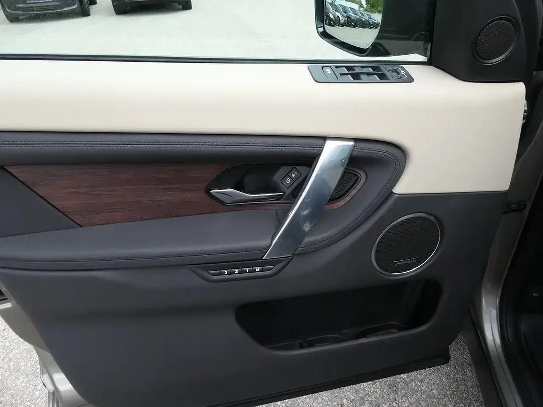 Land Rover Discovery Sport P300e 4x4 PHEV SE - Thumbnail 13