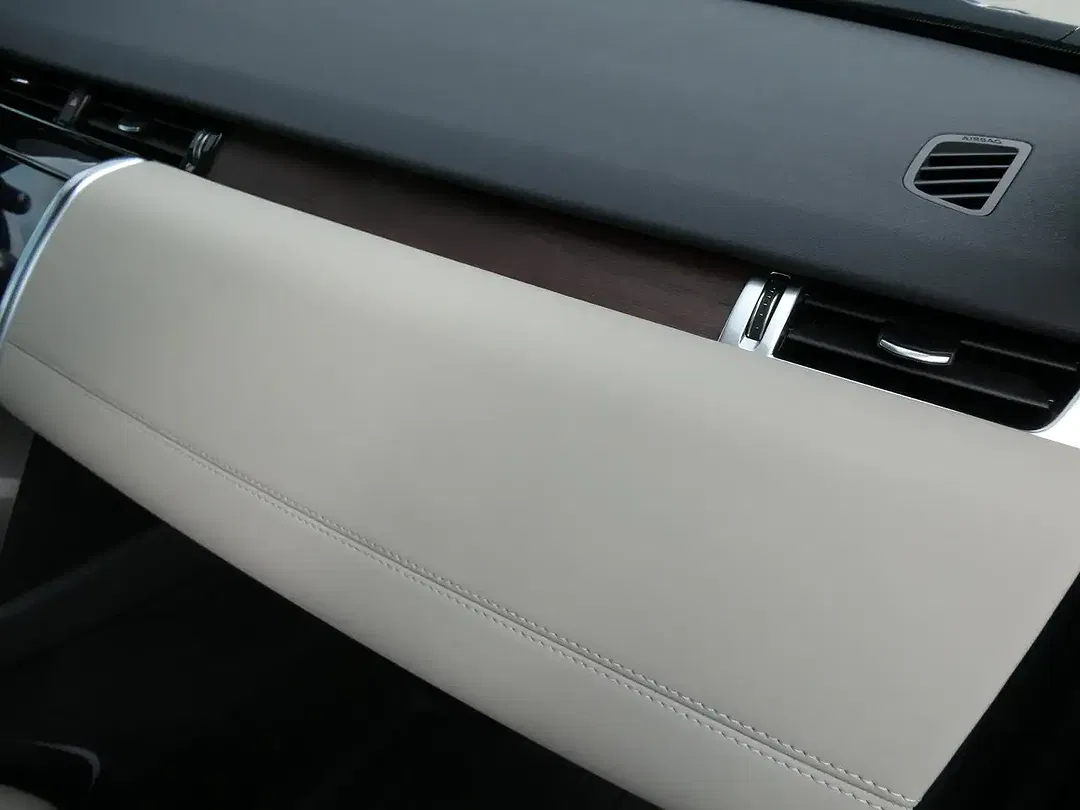 Land Rover Discovery Sport P300e 4x4 PHEV SE - Thumbnail 8
