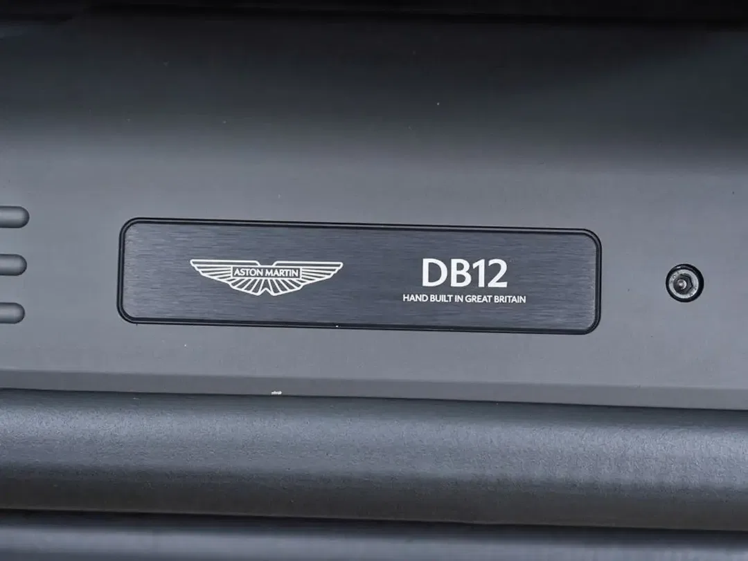 Aston Martin DB12 Volante - Thumbnail 19