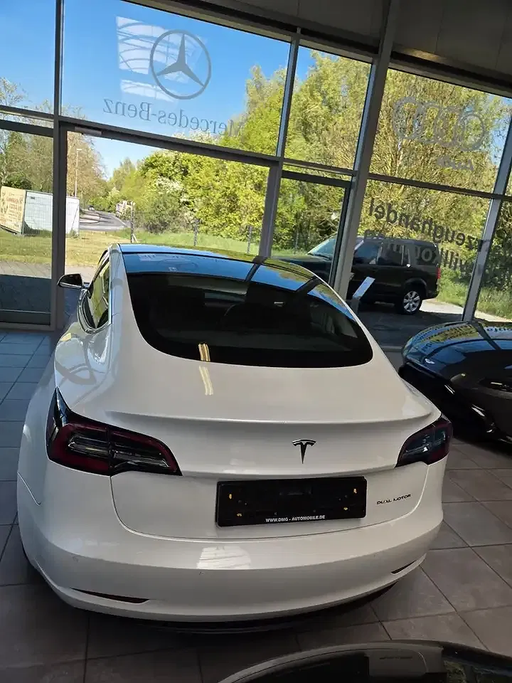 Tesla Model 3 AWD Dual Motor Long Range - Thumbnail 4