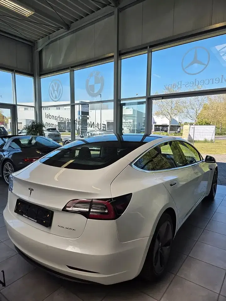 Tesla Model 3 AWD Dual Motor Long Range - Thumbnail 9