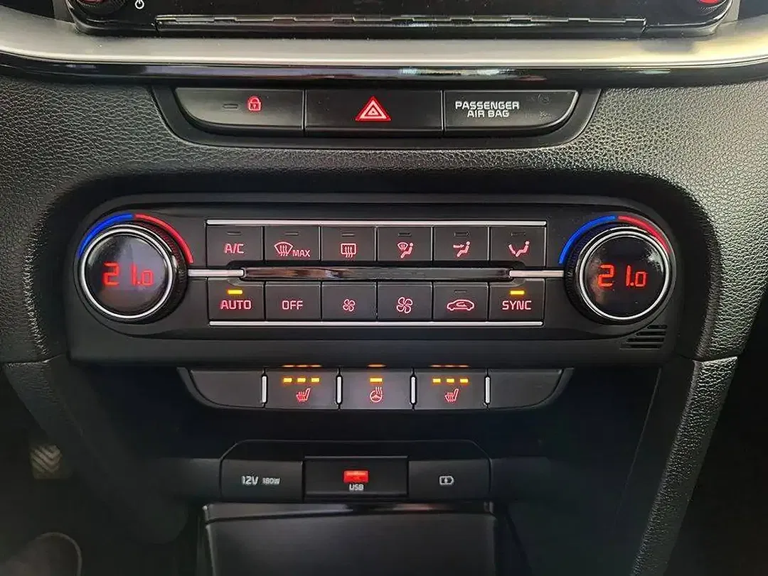 Kia Ceed / cee'd MHEV Vision - Thumbnail 13