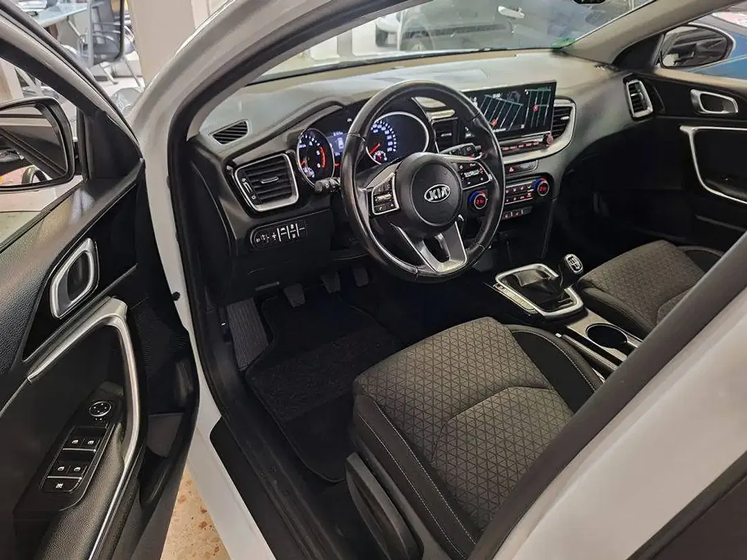 Kia Ceed / cee'd MHEV Vision - Thumbnail 5