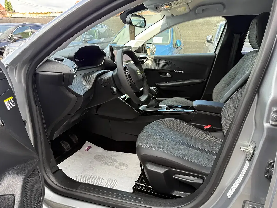 Peugeot 208 - Thumbnail 13