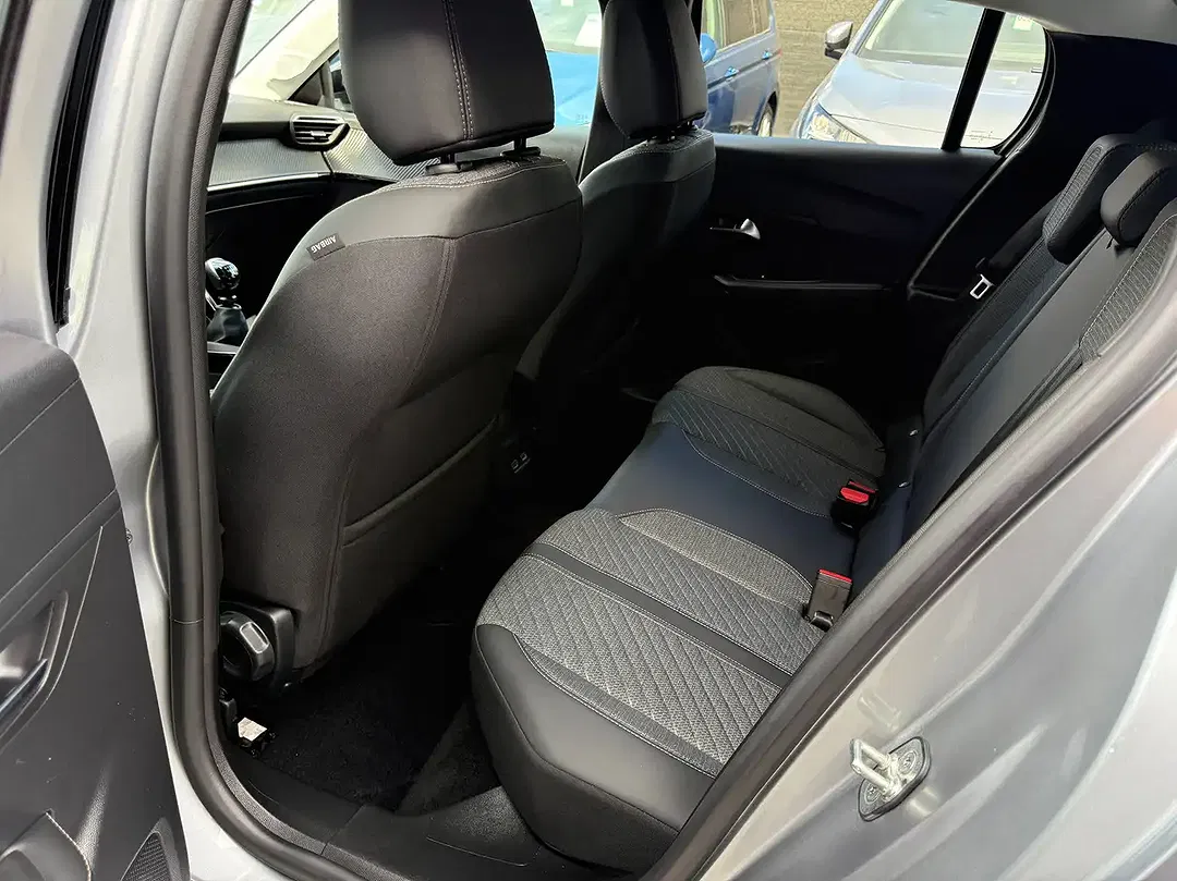 Peugeot 208 - Thumbnail 15