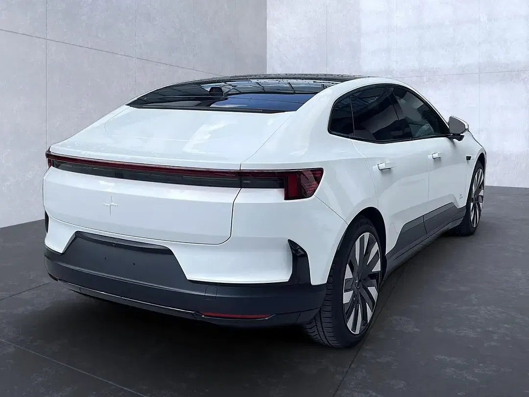 Polestar 4 - Thumbnail 3