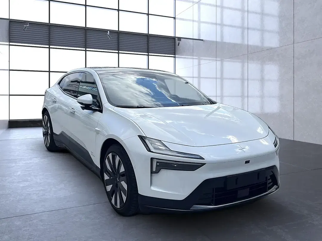 Polestar 4 - Thumbnail 4