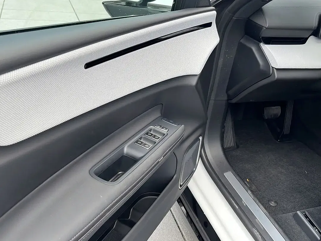 Polestar 4 - Thumbnail 8