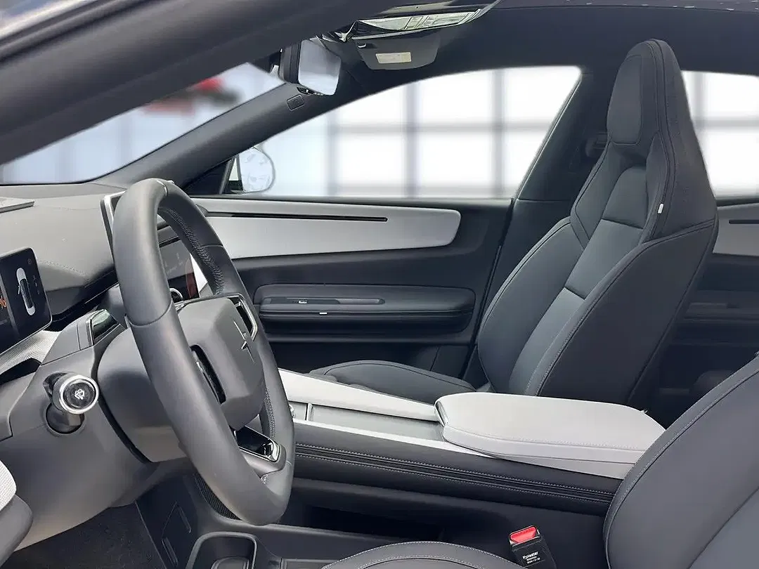 Polestar 4 - Thumbnail 9