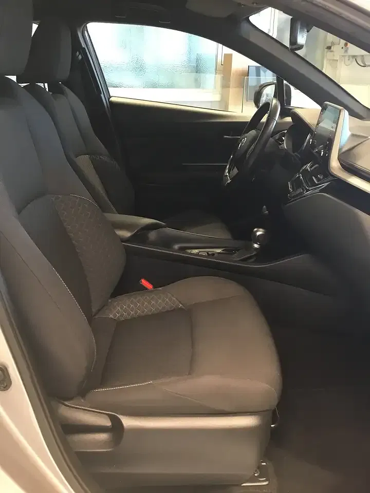 Toyota C-HR - Thumbnail 9