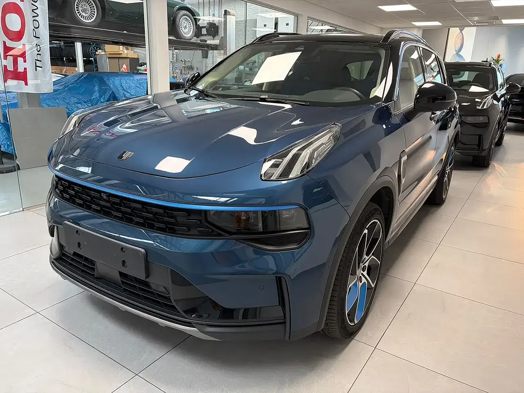 Lynk & Co 01 - foto 1
