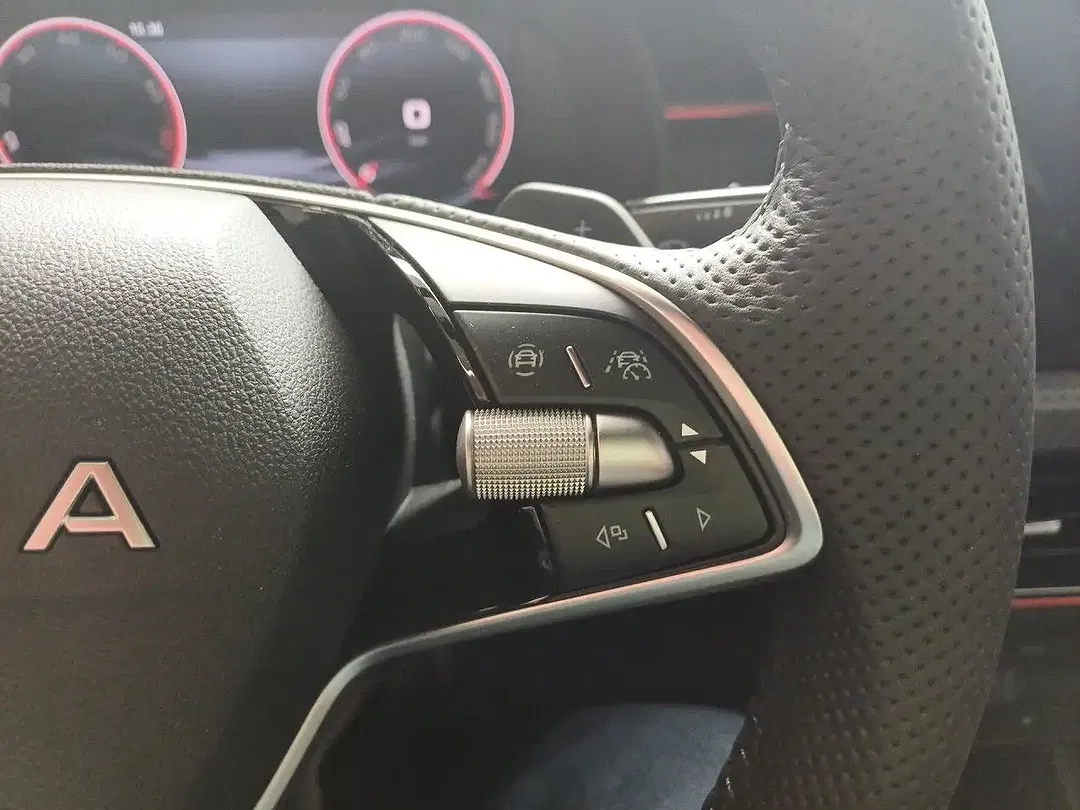 Skoda Kamiq 1.0 TSI DSG Monte Carlo - Thumbnail 9