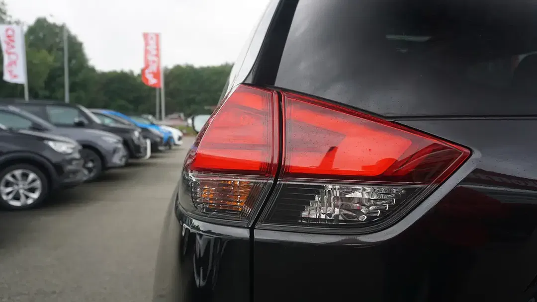 Nissan X-Trail Tekna - Thumbnail 4