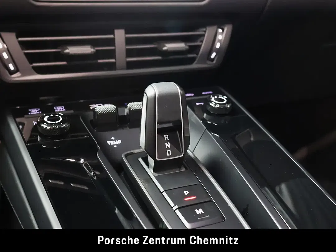 Porsche 911 EV Carrera GTS - Thumbnail 26