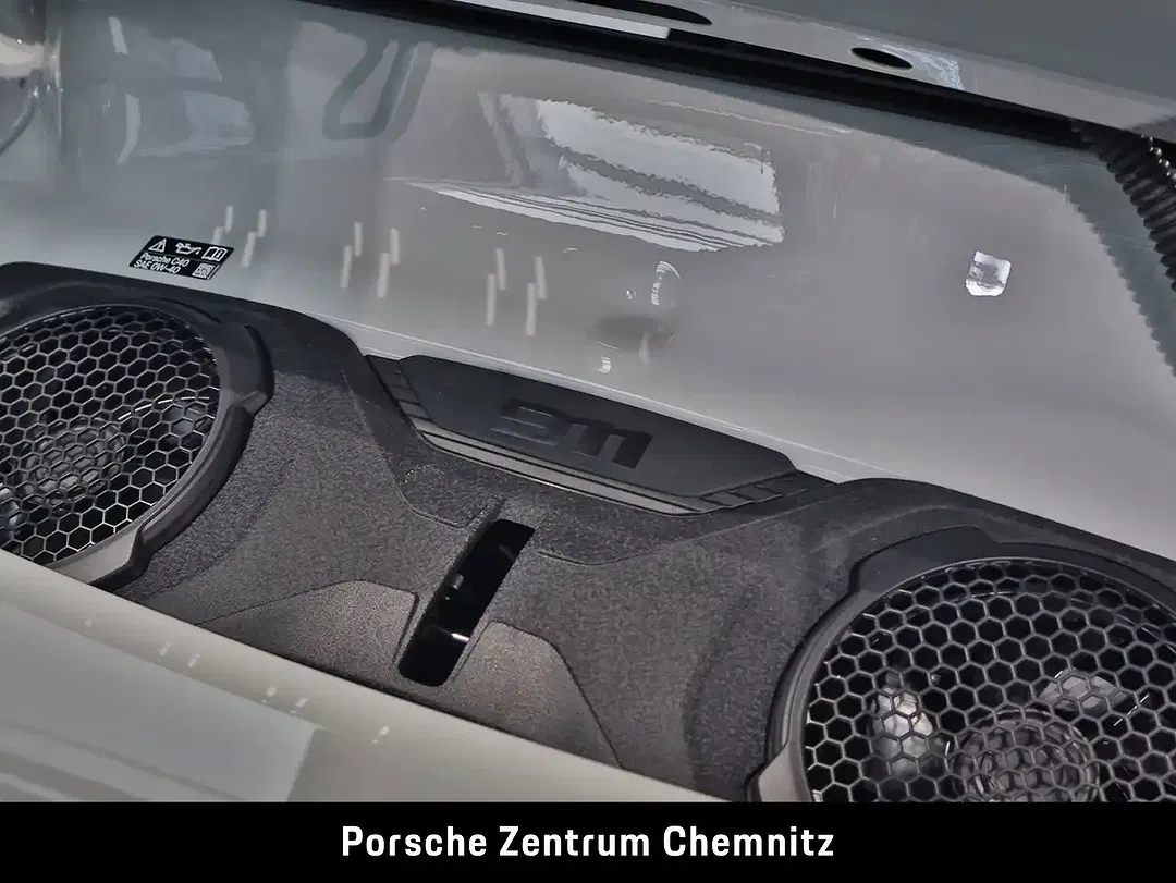 Porsche 911 EV Carrera GTS - Thumbnail 41