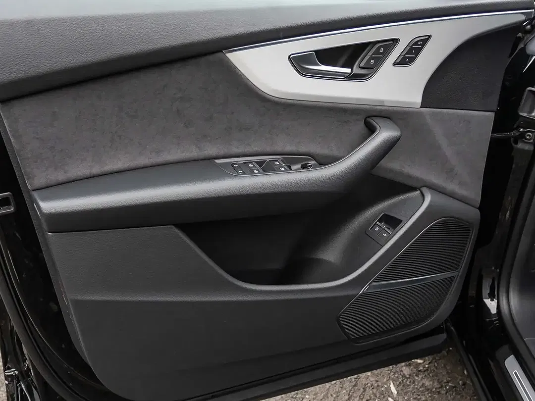 Audi Q8 TFSI e quattro S line - Thumbnail 7