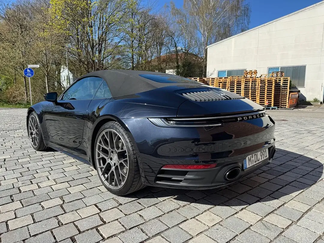 Porsche 911 Carrera Cabriolet - Thumbnail 11