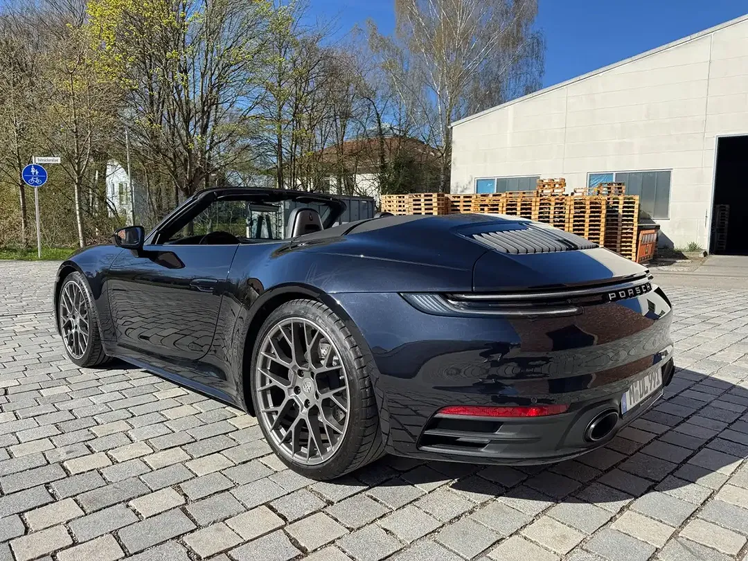 Porsche 911 Carrera Cabriolet - Thumbnail 3