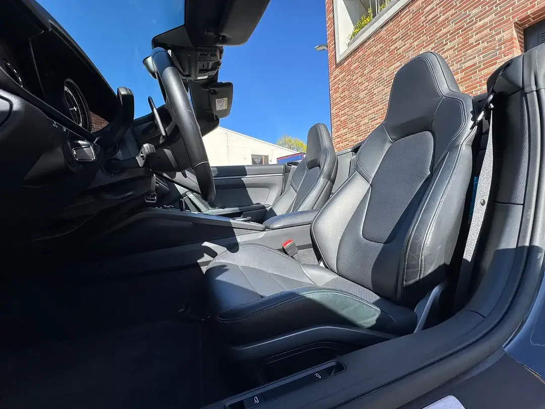 Porsche 911 Carrera Cabriolet - Thumbnail 5