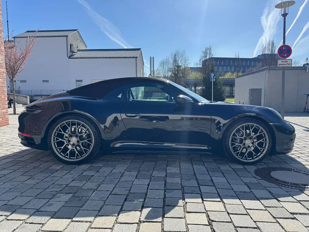 Porsche 911 Carrera Cabriolet - Thumbnail 9