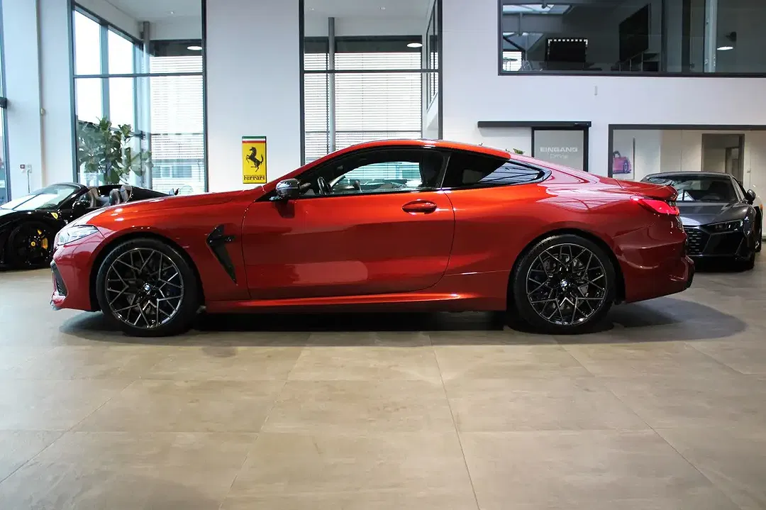 BMW M8 Competition Coupe - foto 2
