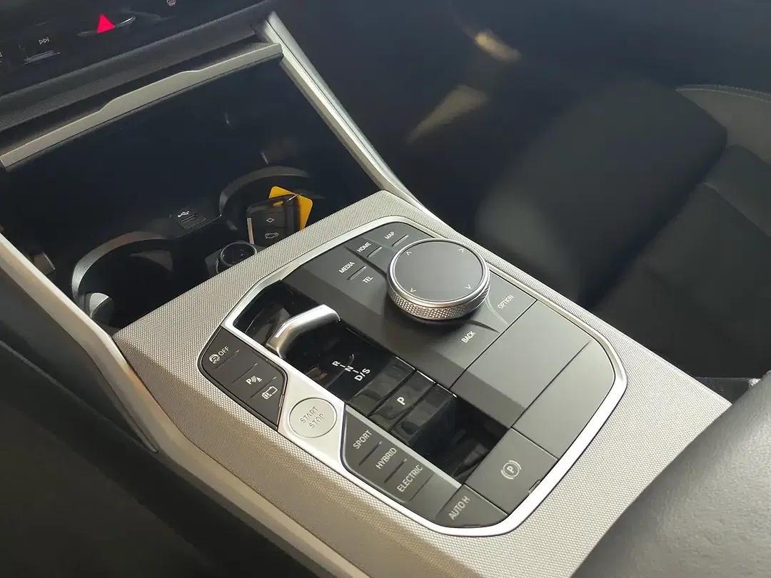 BMW 330 xDrive - Thumbnail 11