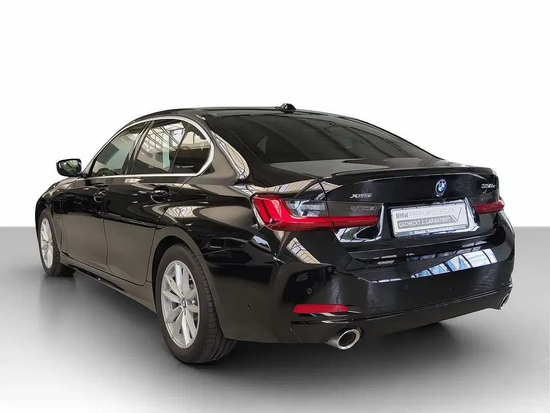 BMW 330 xDrive - Thumbnail 4