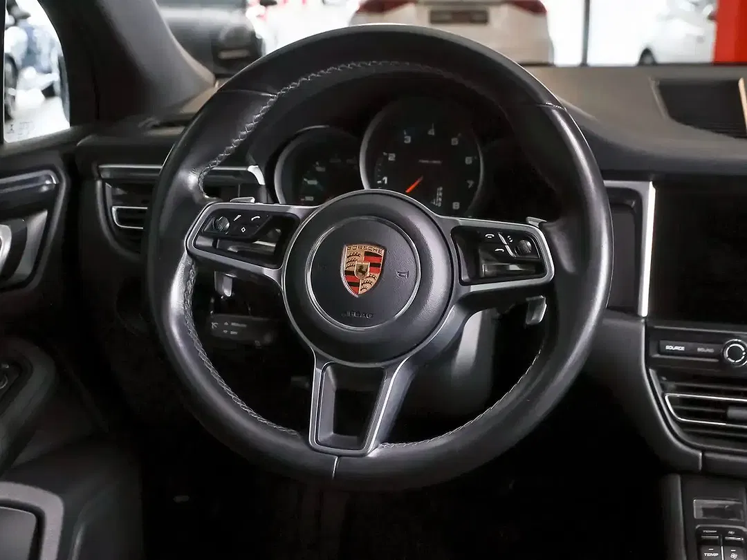 Porsche Macan - Thumbnail 9
