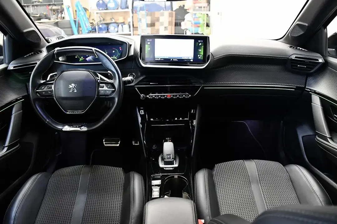 Peugeot 208 GT Line - Thumbnail 11