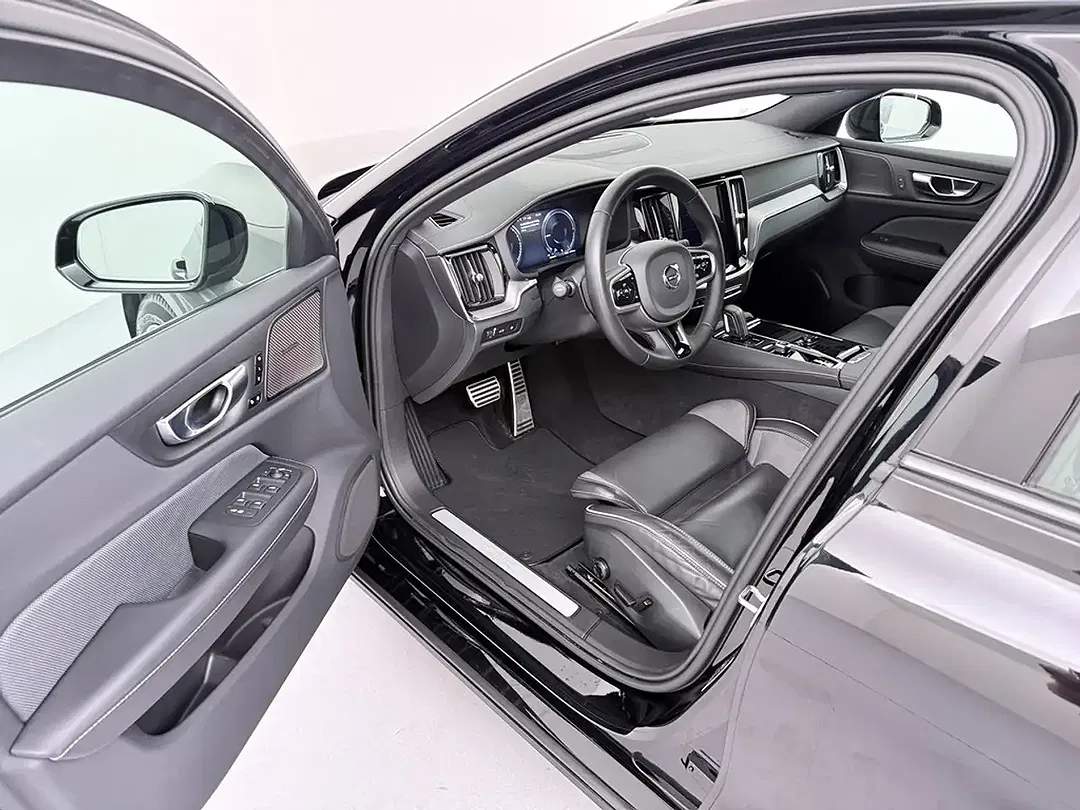 Volvo V60 T8 PHEV Hybrid AWD Recharge R-Design - Thumbnail 11