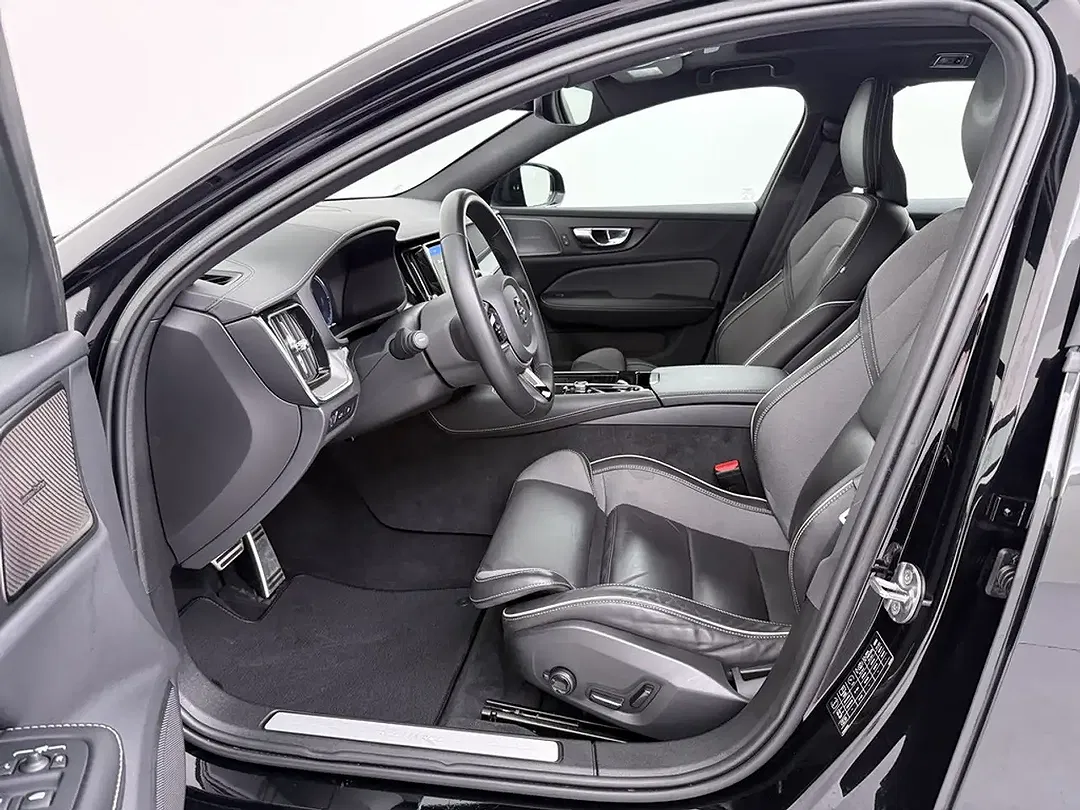 Volvo V60 T8 PHEV Hybrid AWD Recharge R-Design - Thumbnail 12