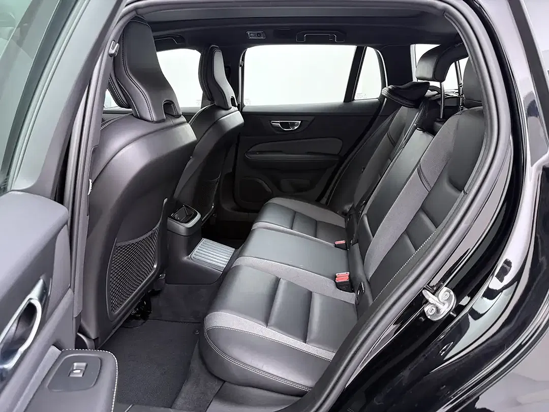Volvo V60 T8 PHEV Hybrid AWD Recharge R-Design - foto 15