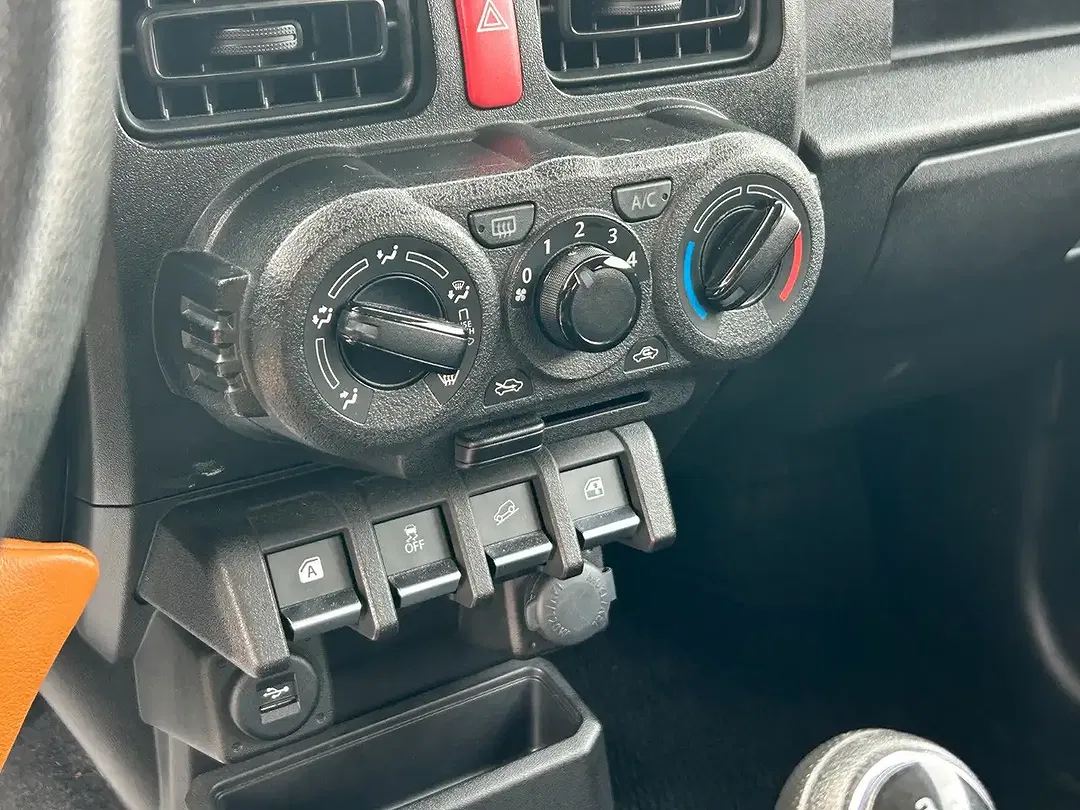 Suzuki Jimny 1.5 AllGrip 4x4 Comfort - foto 15