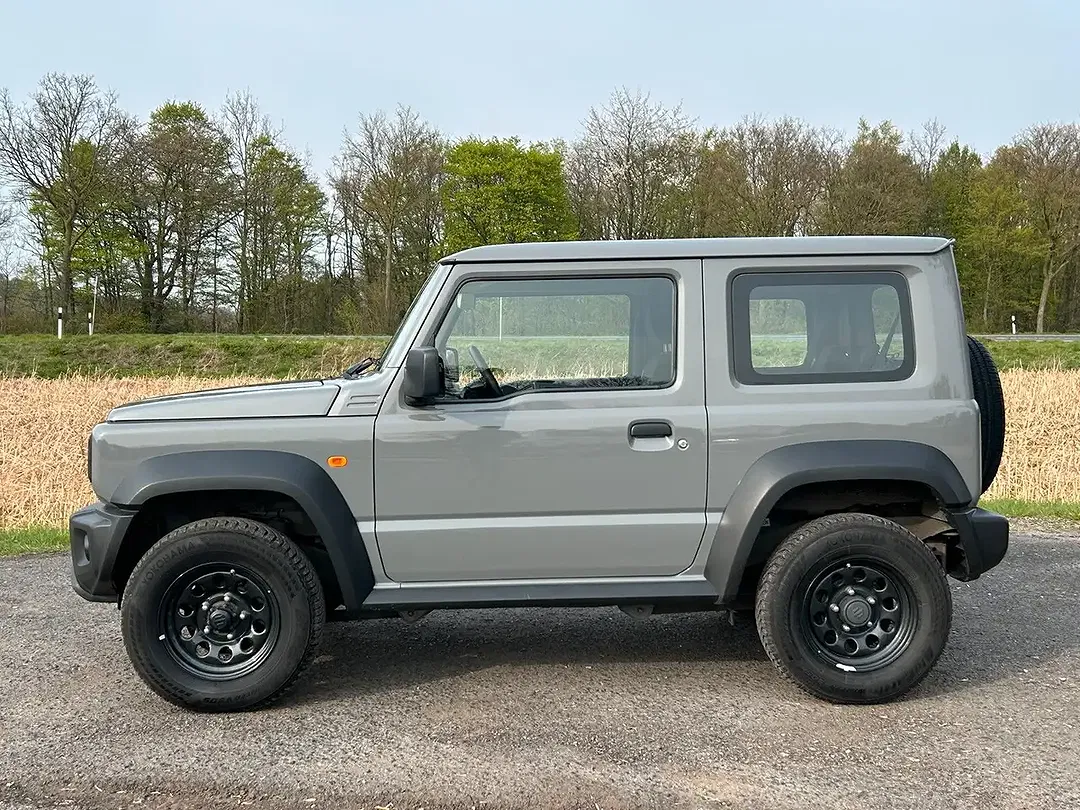 Suzuki Jimny 1.5 AllGrip 4x4 Comfort - foto 2