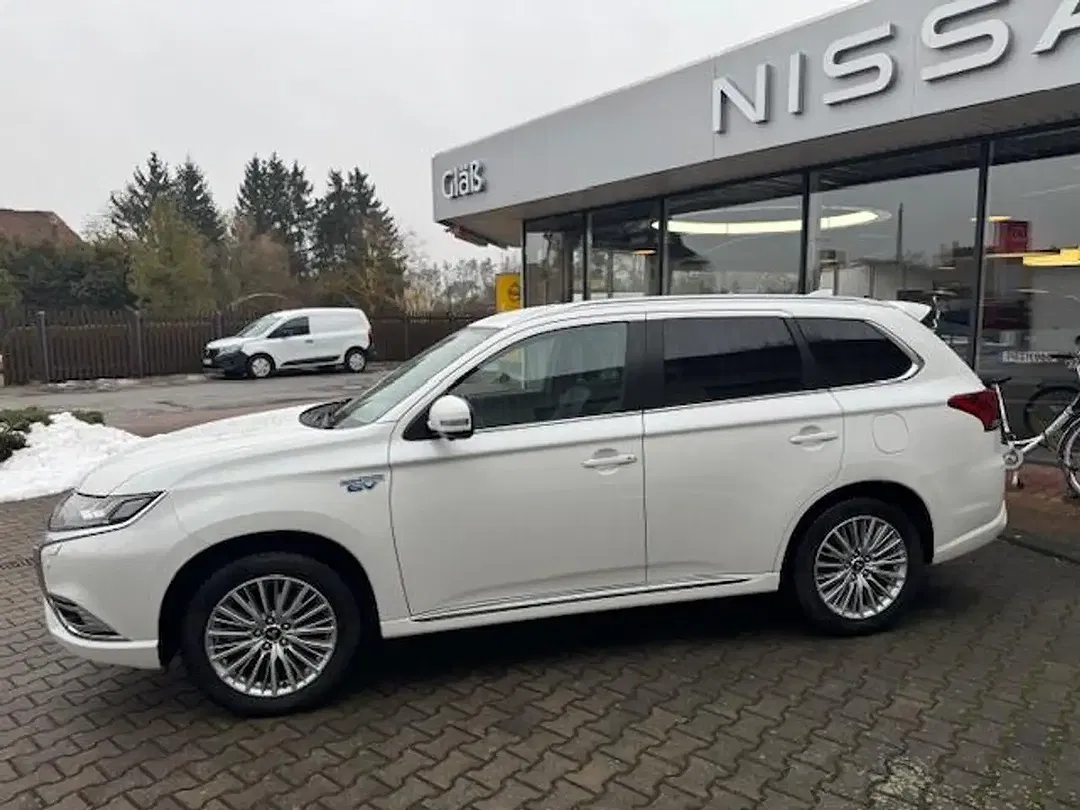 Mitsubishi Outlander PHEV Hybrid 4WD Plus - foto 2