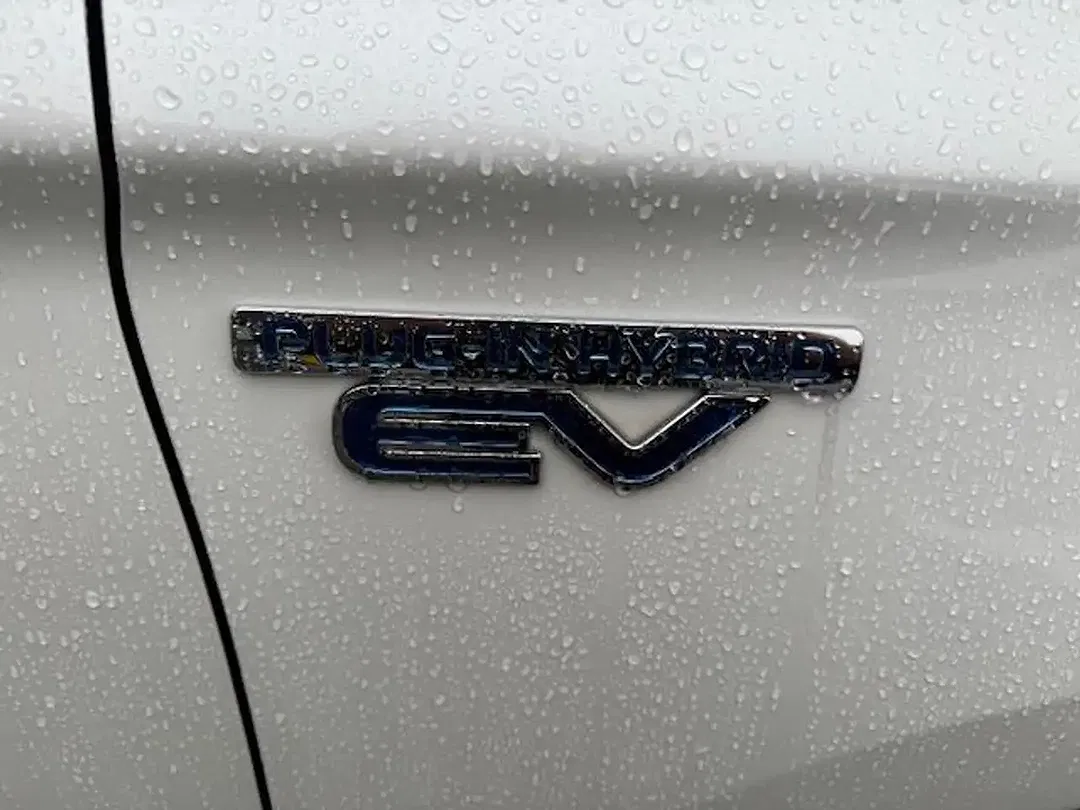 Mitsubishi Outlander PHEV Hybrid 4WD Plus - Thumbnail 5