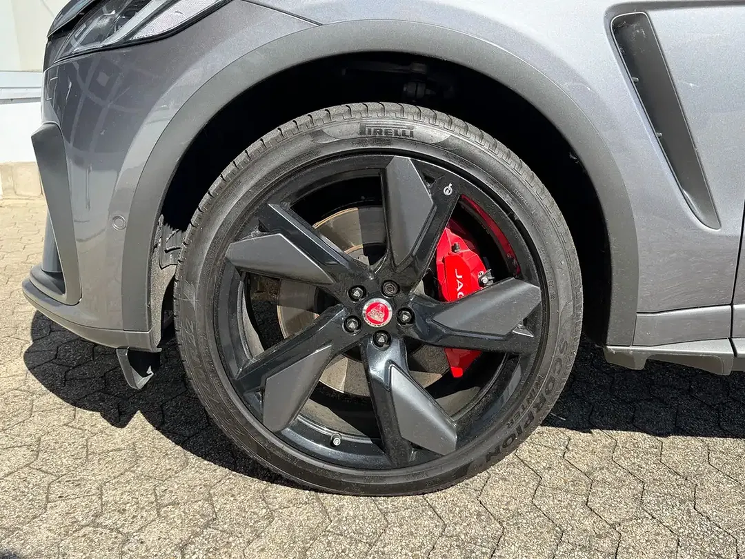 Jaguar F-Pace SVR - Thumbnail 11