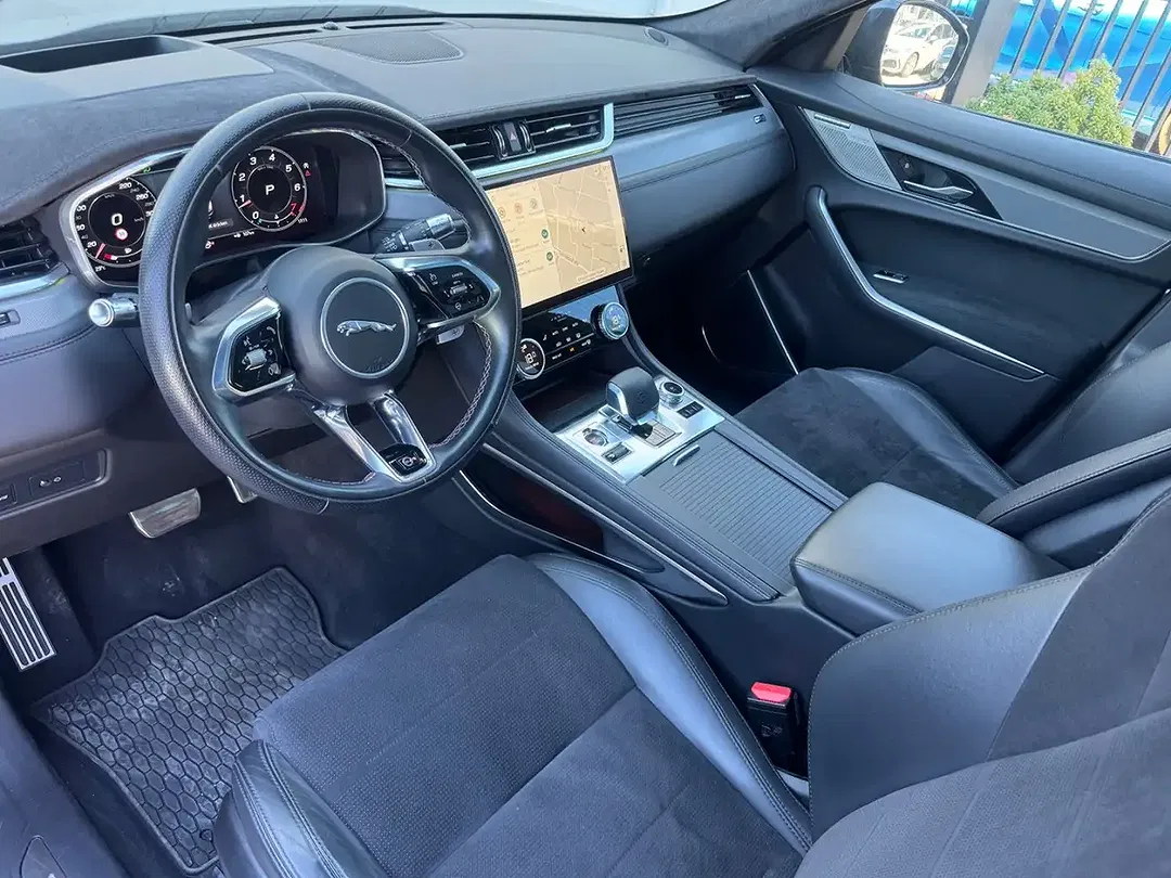 Jaguar F-Pace SVR - Thumbnail 12
