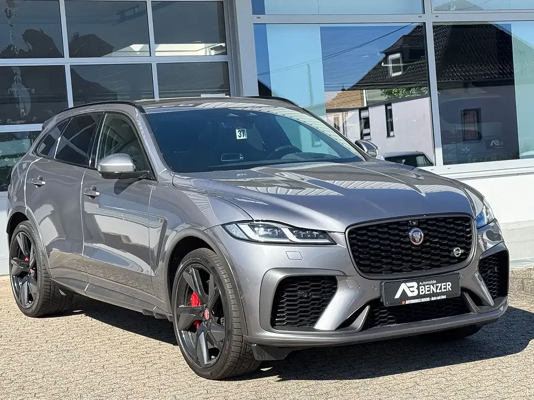 Jaguar F-Pace SVR - Thumbnail 3