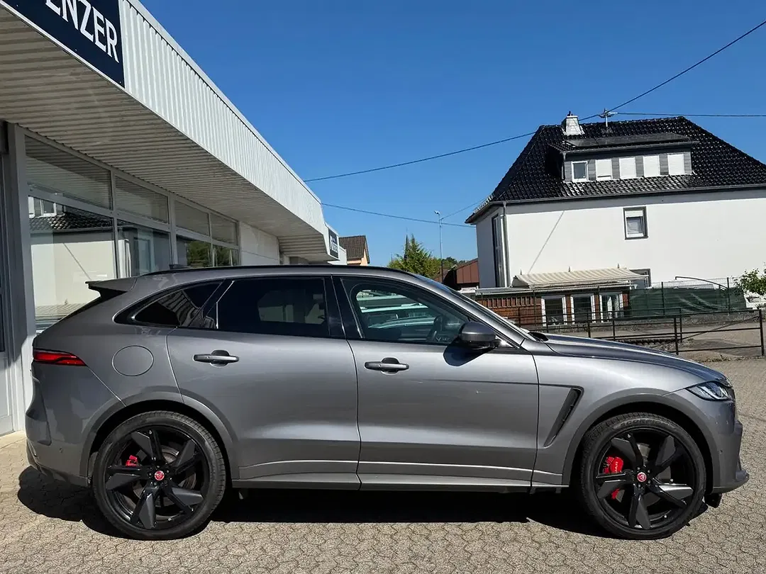 Jaguar F-Pace SVR - Thumbnail 4
