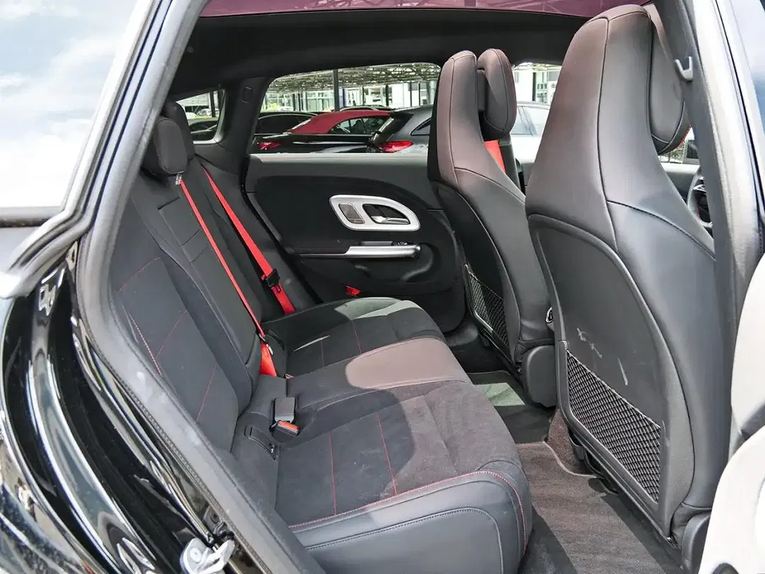 Mercedes-Benz CLA 350 EQ 4MATIC - Thumbnail 11