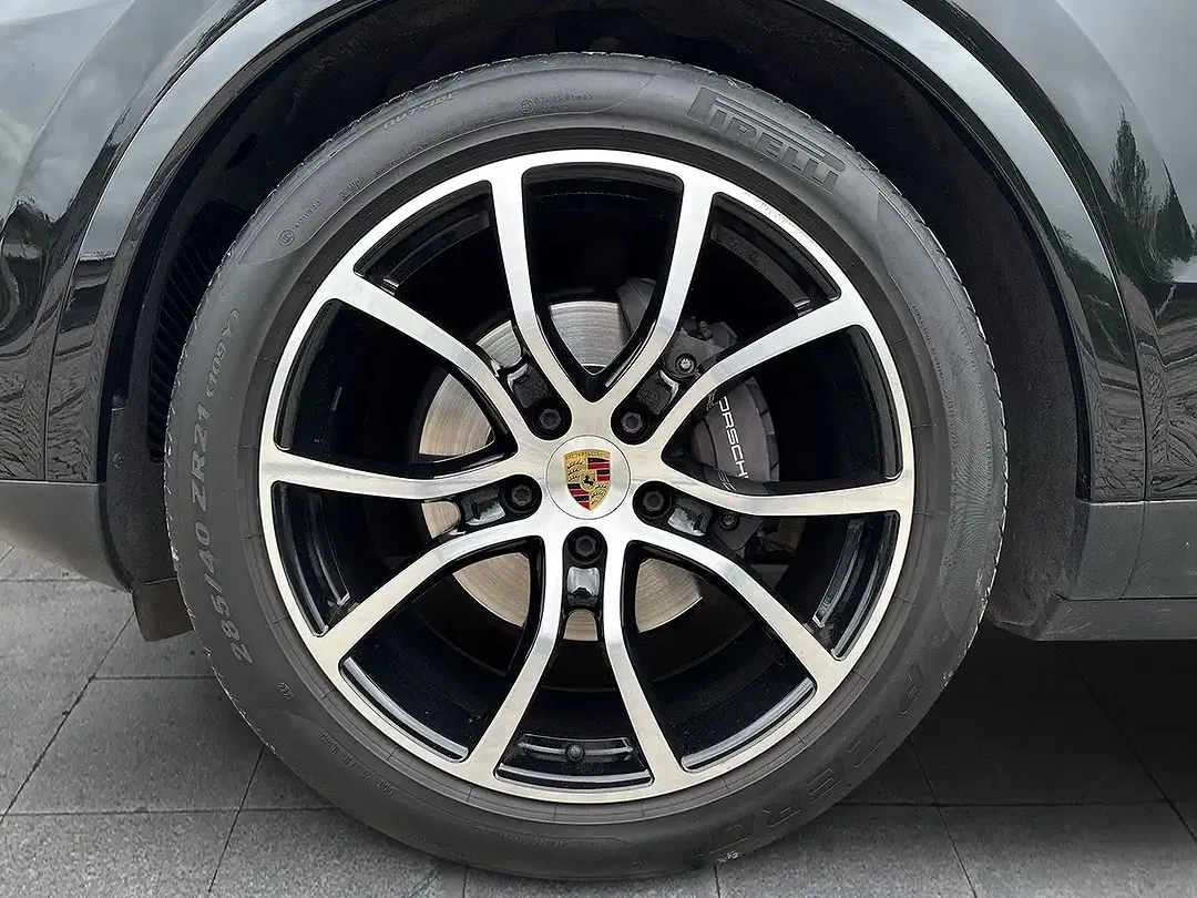 Porsche Cayenne Edition - Thumbnail 6
