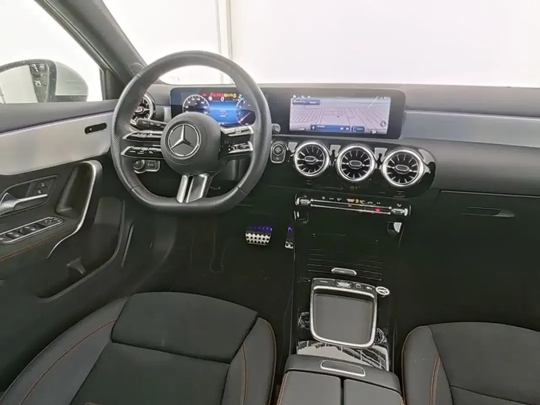 Mercedes-Benz A 180 Edition AMG Line - Thumbnail 5