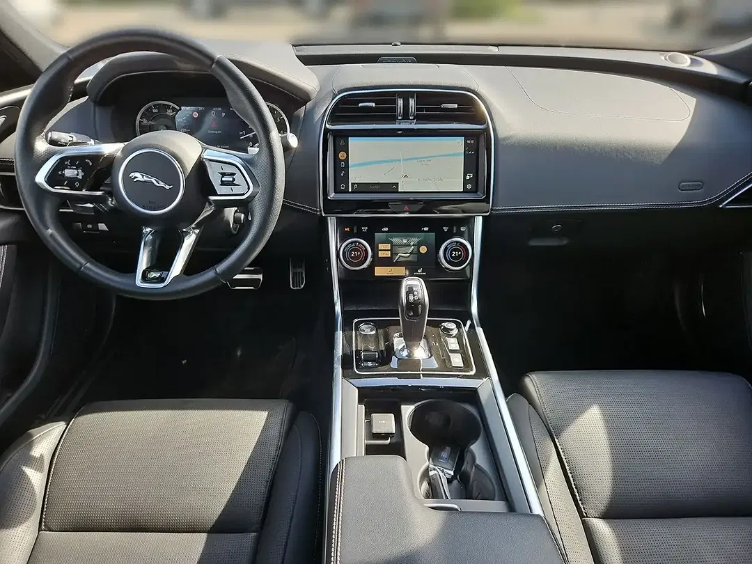 Jaguar XE P250 R-Dynamic HSE - Thumbnail 10